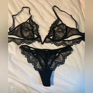 Thistle and Spire bra and panties - bra is 32d, panties are small